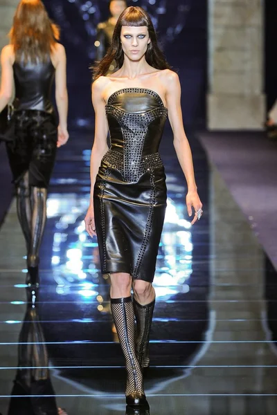 Look 3